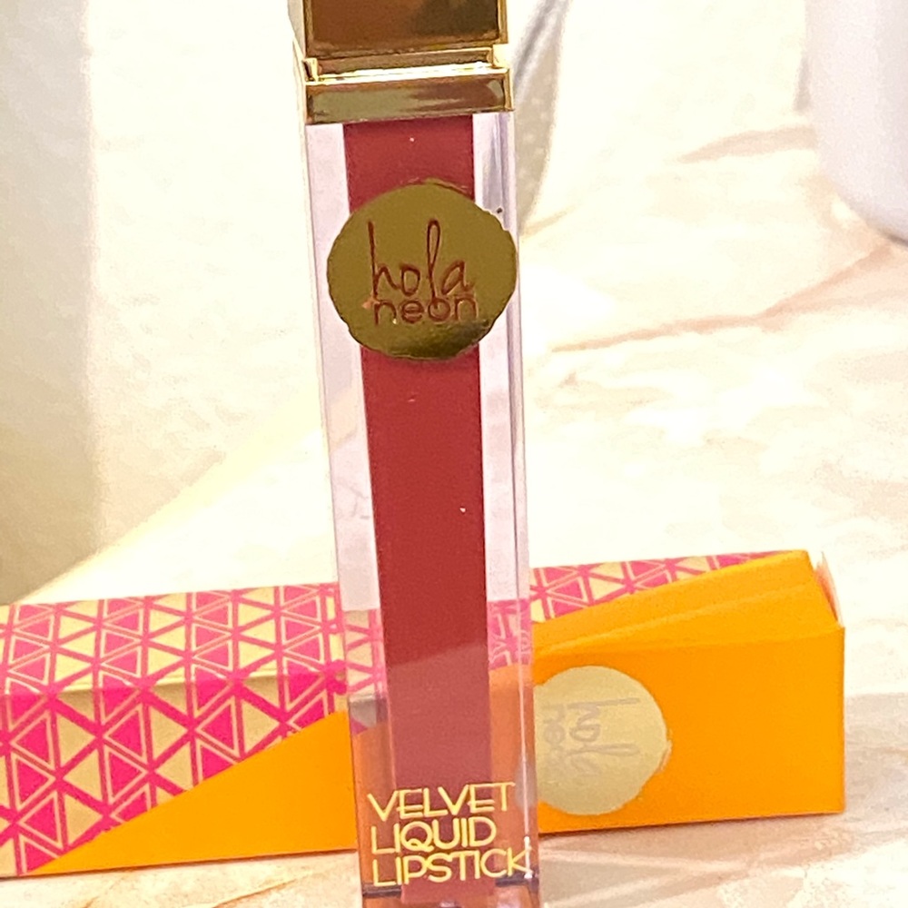 Hola neon ‘the easy sell’
